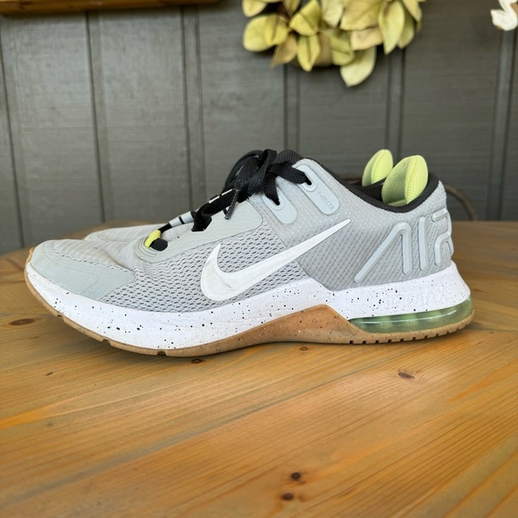 NIKE | Men’s Nike Air Sneaker Shoe - Picture 3 of 12